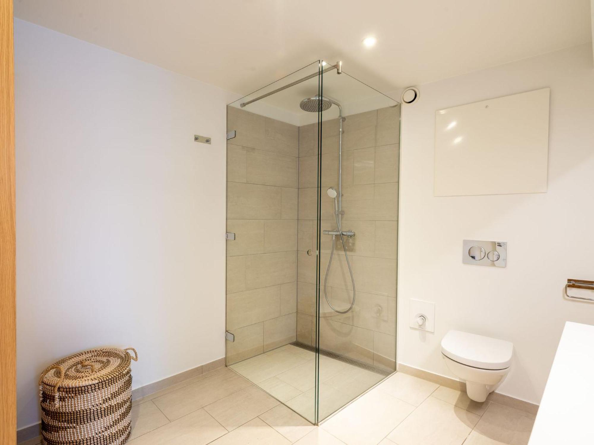 Sanders Leaves - Two-bedroom With Shared Roof-top Terrace *