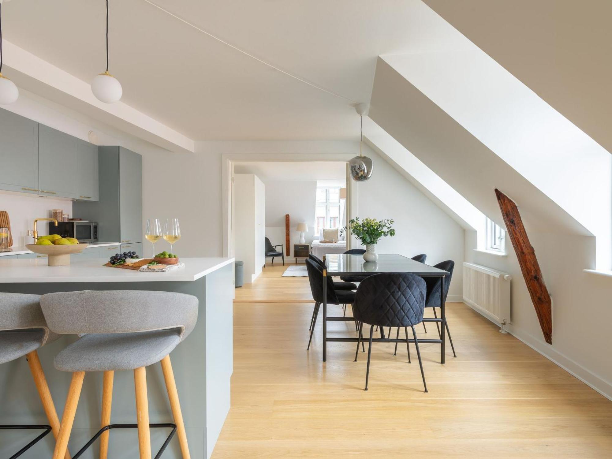 Sanders Leaves - Two-bedroom With Shared Roof-top Terrace